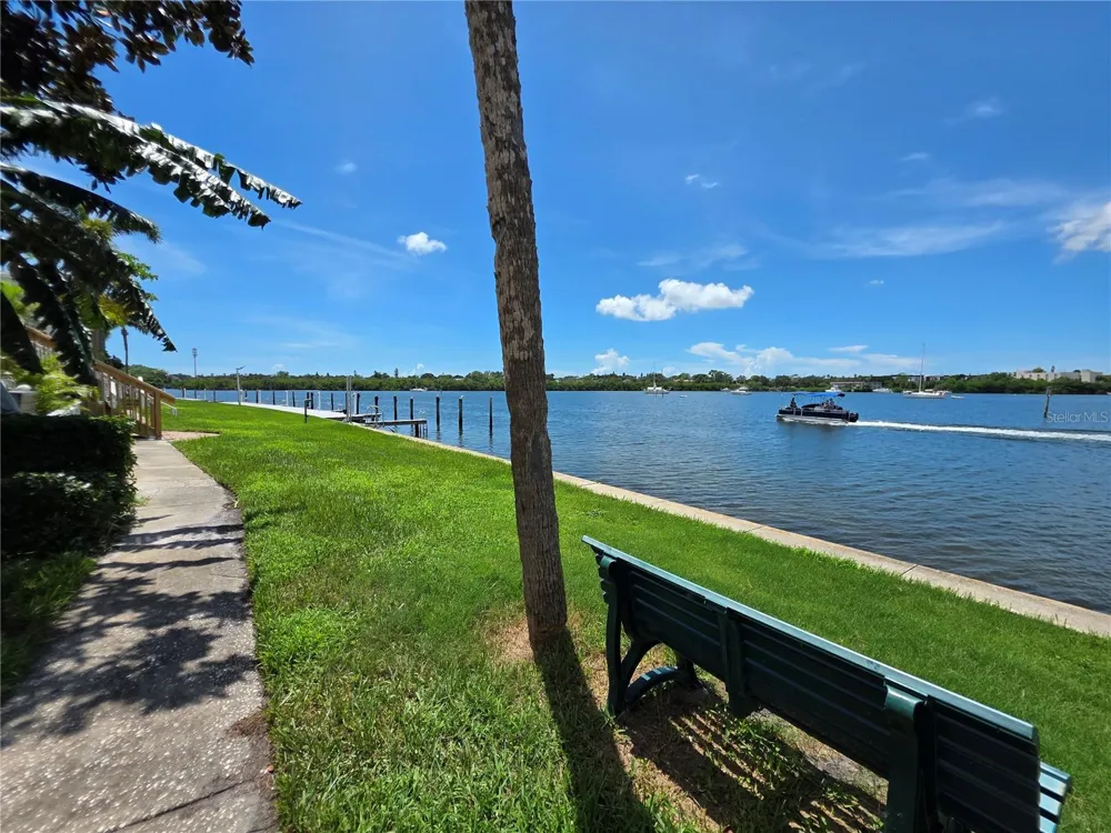 118 POMPANO DRIVE SE #B St Petersburg, FL 33705