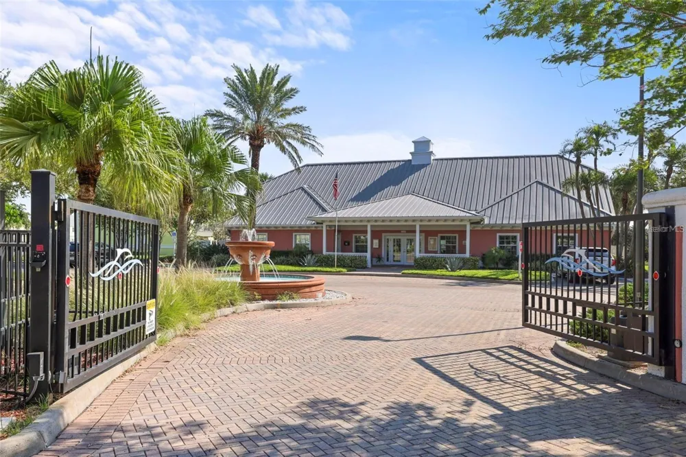 118 POMPANO DRIVE SE #B St Petersburg, FL 33705