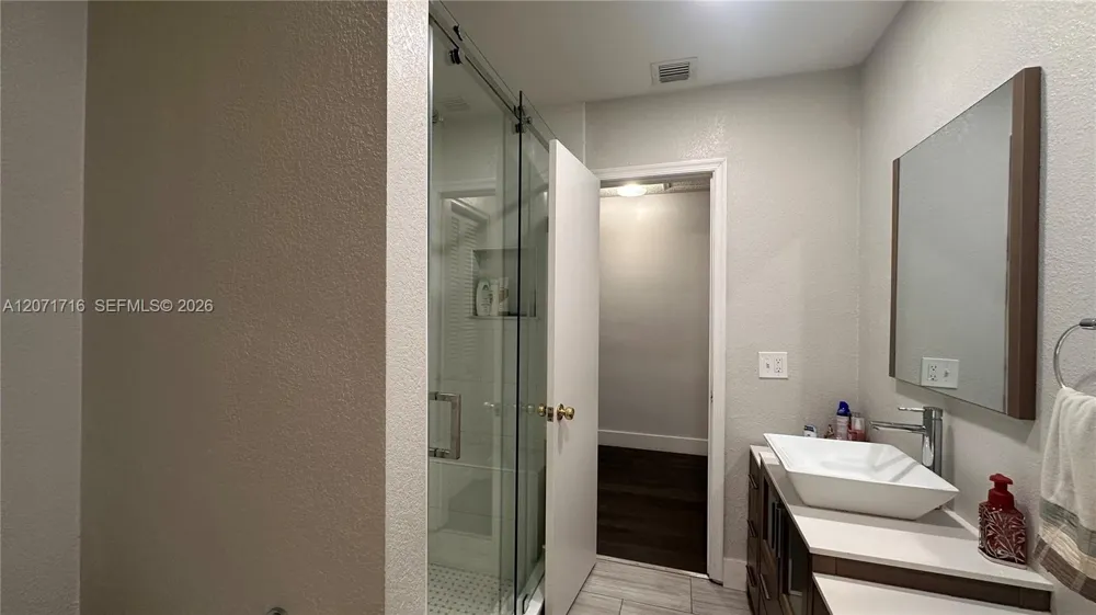 18921 W Oakmont Dr Hialeah, FL 33015