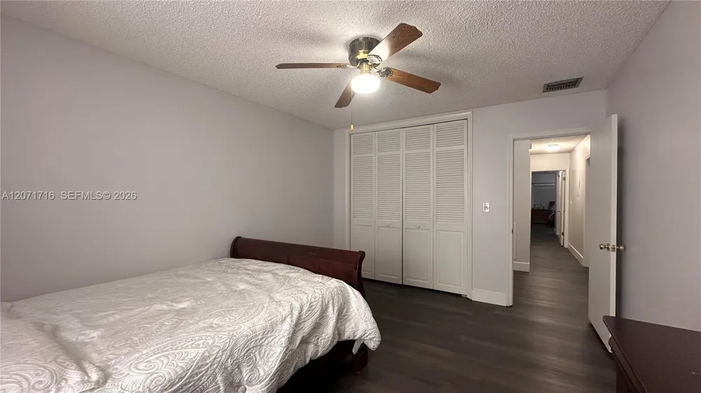 18921 W Oakmont Dr Hialeah, FL 33015