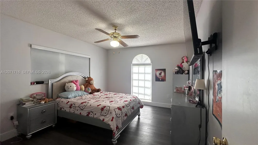 18921 W Oakmont Dr Hialeah, FL 33015