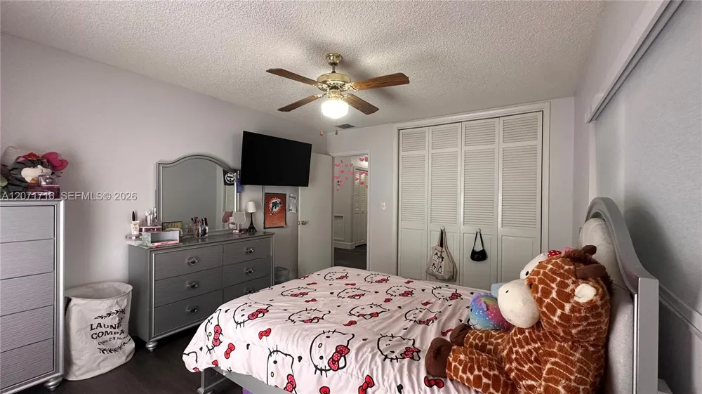 18921 W Oakmont Dr Hialeah, FL 33015