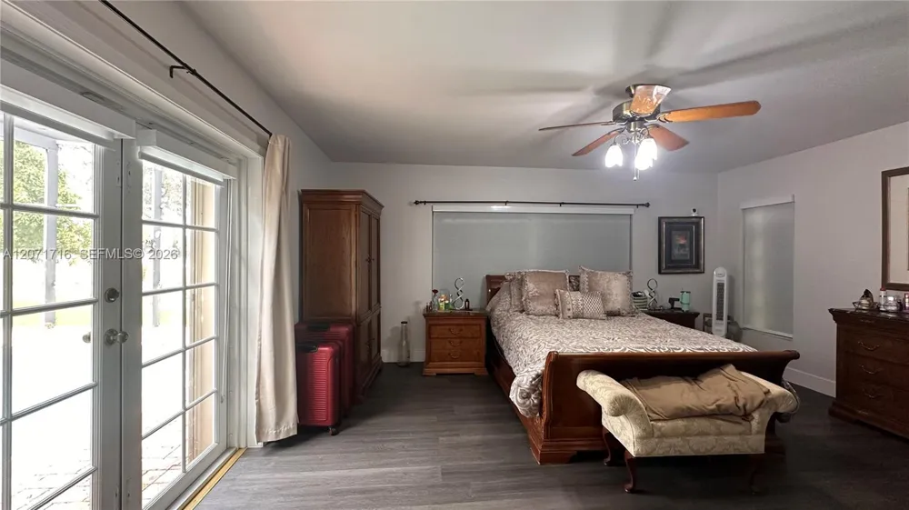 18921 W Oakmont Dr Hialeah, FL 33015