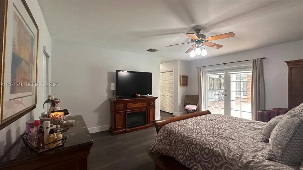 18921 W Oakmont Dr Hialeah, FL 33015
