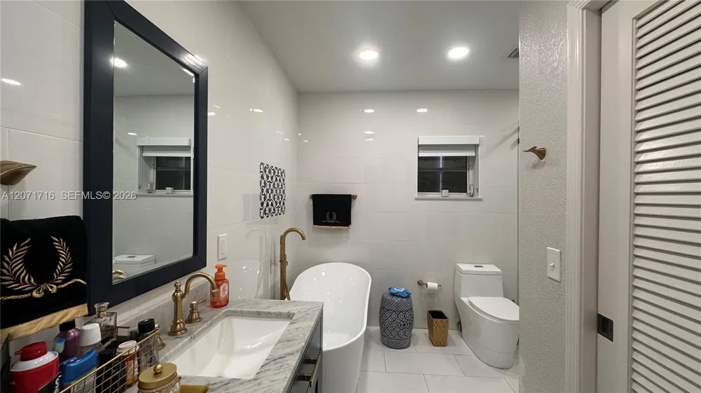18921 W Oakmont Dr Hialeah, FL 33015