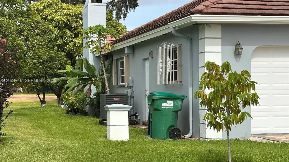 18921 W Oakmont Dr Hialeah, FL 33015