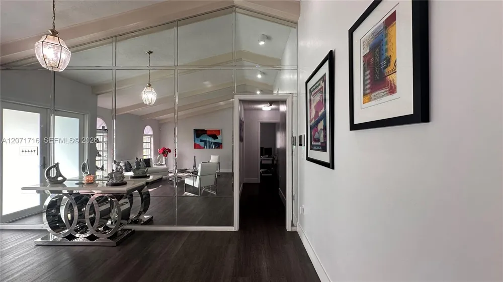 18921 W Oakmont Dr Hialeah, FL 33015