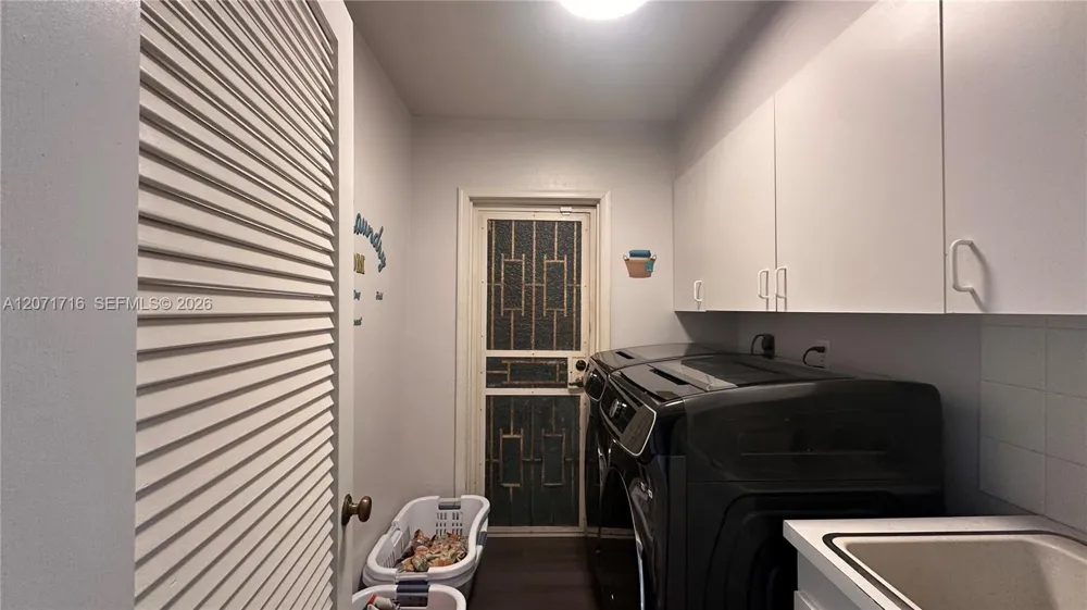 18921 W Oakmont Dr Hialeah, FL 33015