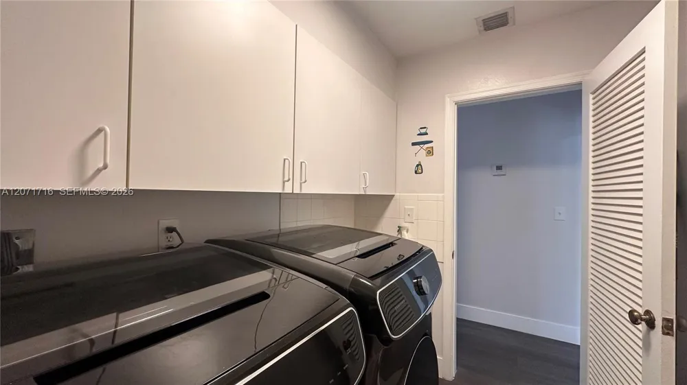 18921 W Oakmont Dr Hialeah, FL 33015