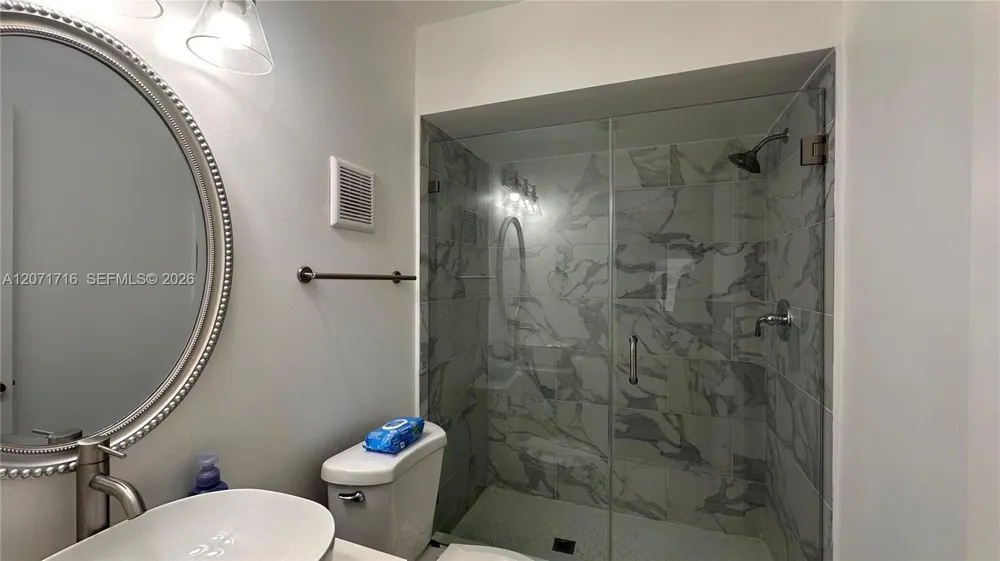 18921 W Oakmont Dr Hialeah, FL 33015