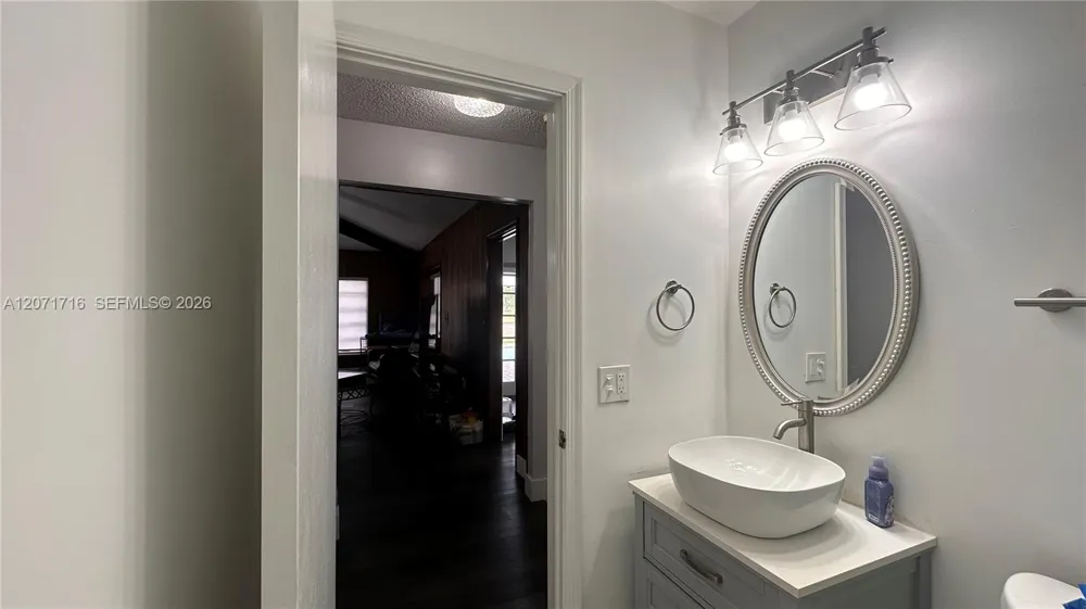 18921 W Oakmont Dr Hialeah, FL 33015