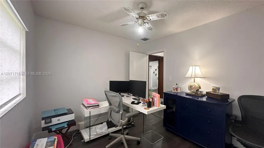 18921 W Oakmont Dr Hialeah, FL 33015