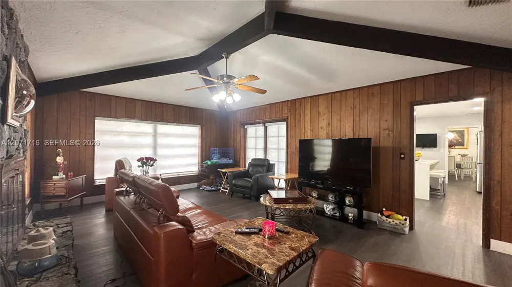 18921 W Oakmont Dr Hialeah, FL 33015