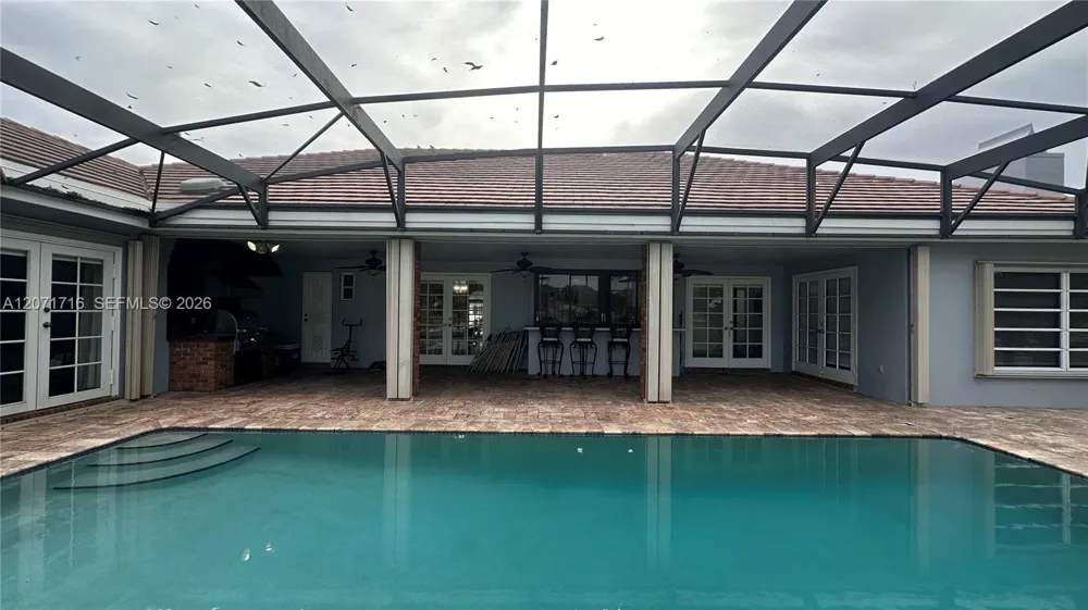 18921 W Oakmont Dr Hialeah, FL 33015