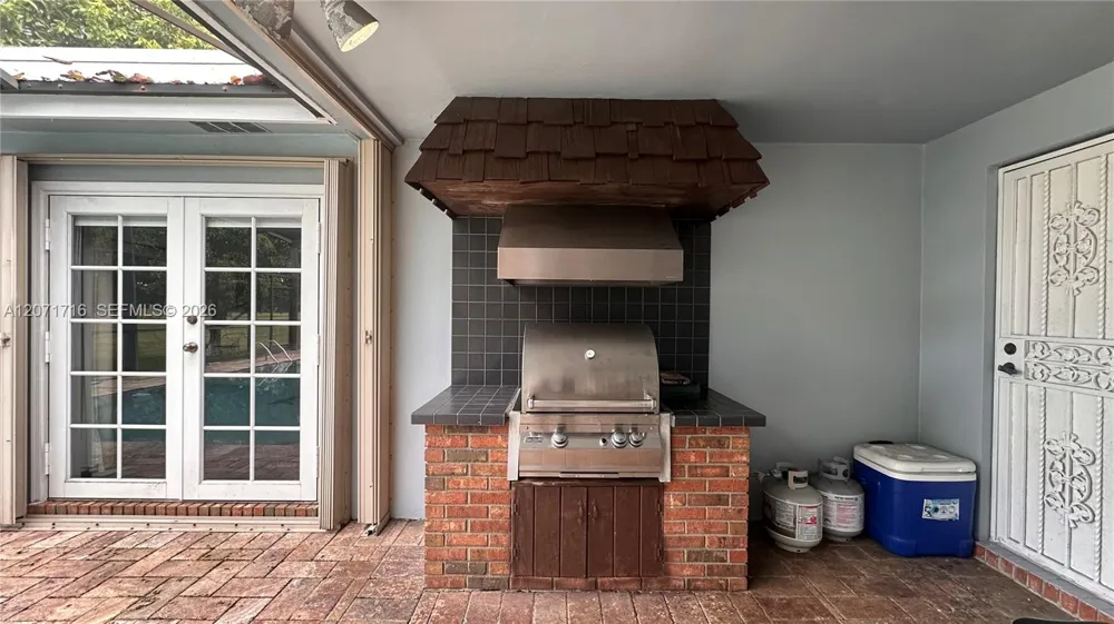 18921 W Oakmont Dr Hialeah, FL 33015
