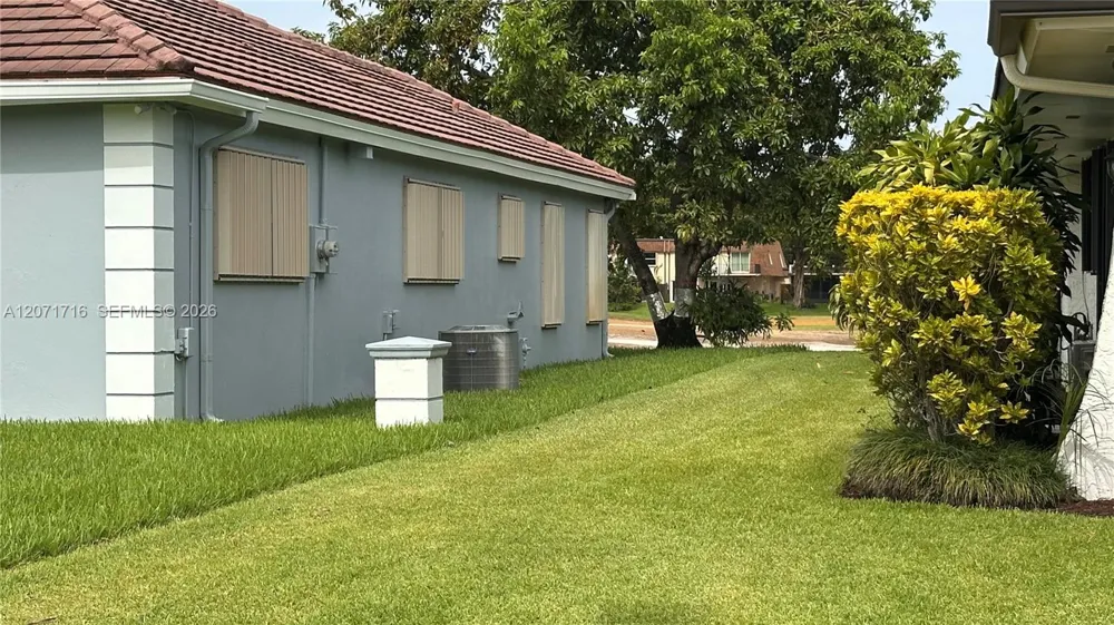 18921 W Oakmont Dr Hialeah, FL 33015