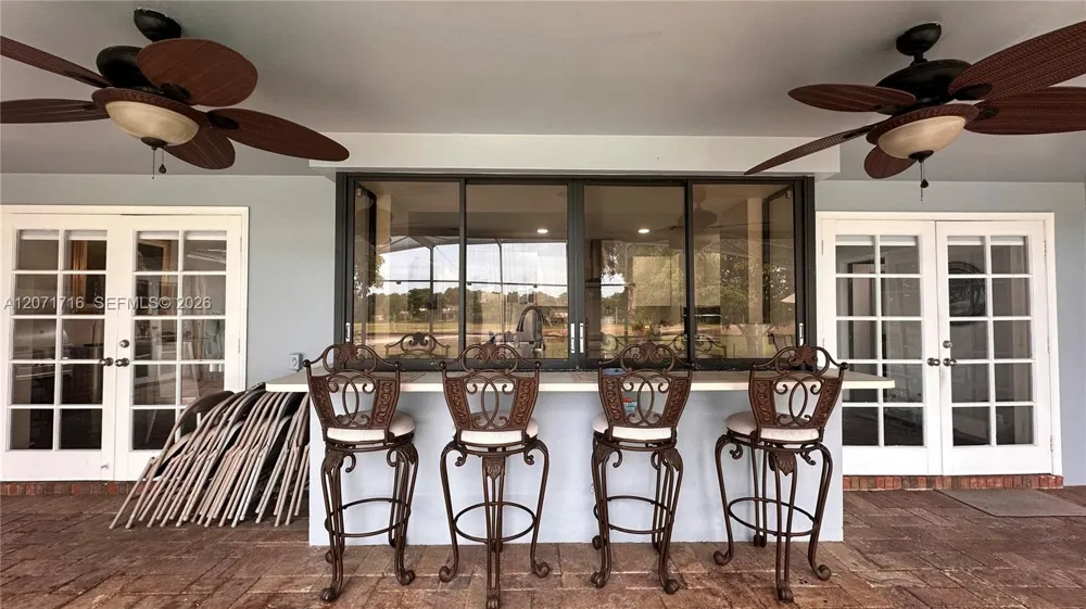 18921 W Oakmont Dr Hialeah, FL 33015