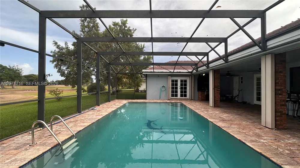 18921 W Oakmont Dr Hialeah, FL 33015