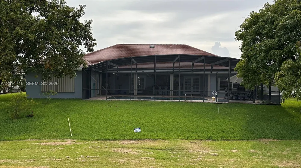 18921 W Oakmont Dr Hialeah, FL 33015