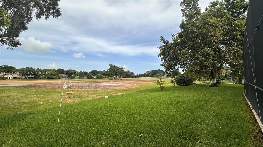 18921 W Oakmont Dr Hialeah, FL 33015
