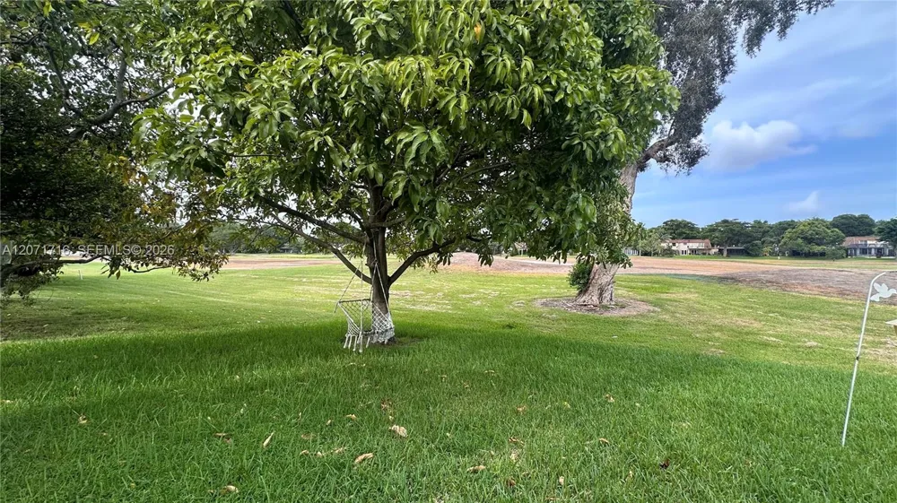 18921 W Oakmont Dr Hialeah, FL 33015