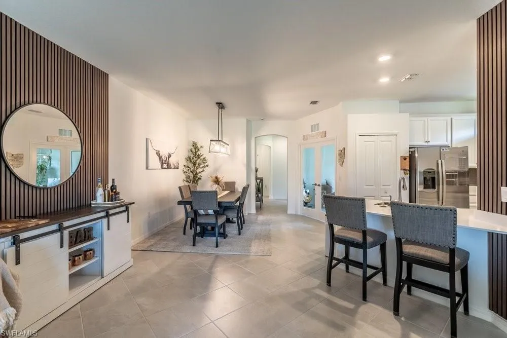 2645 Vine Avenue Naples, FL 34120