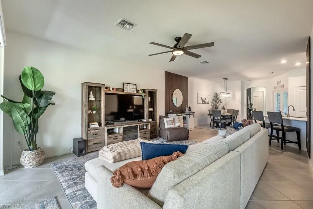 2645 Vine Avenue Naples, FL 34120