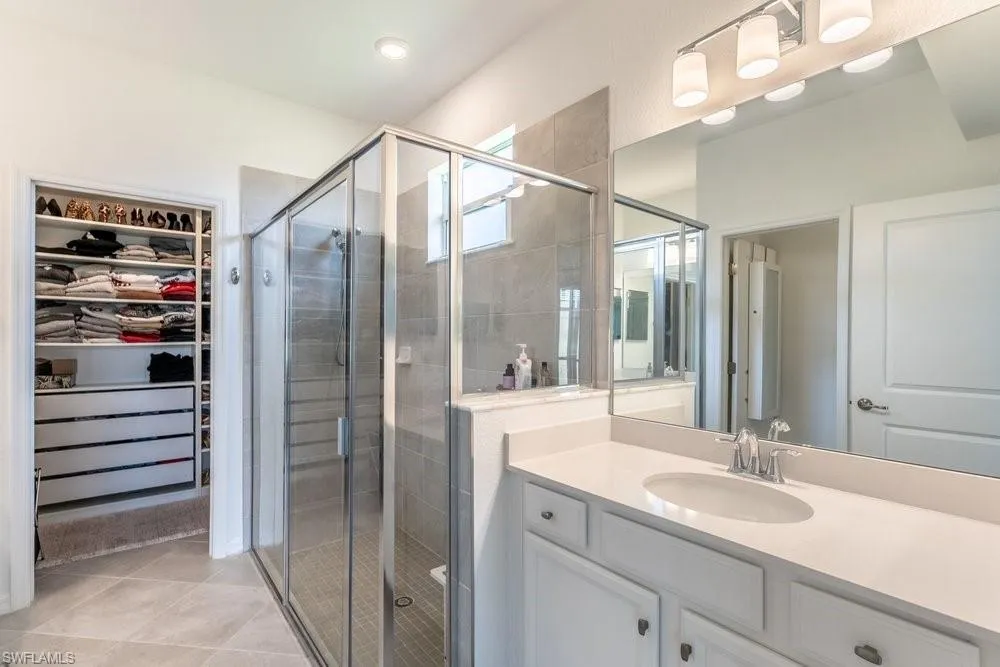 2645 Vine Avenue Naples, FL 34120