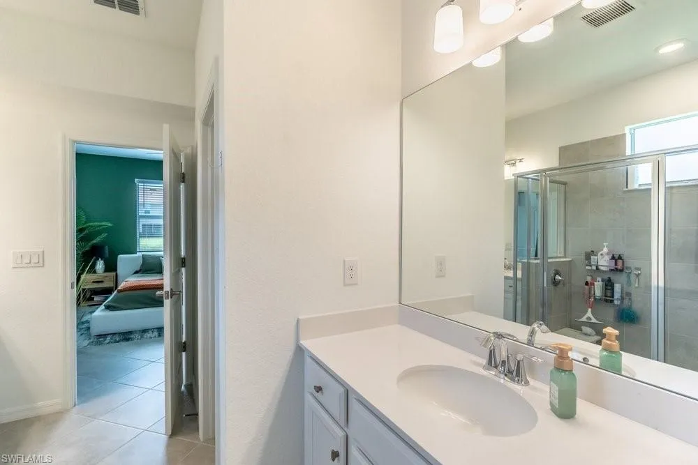 2645 Vine Avenue Naples, FL 34120
