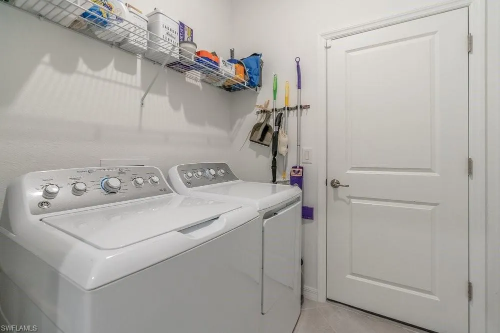 2645 Vine Avenue Naples, FL 34120