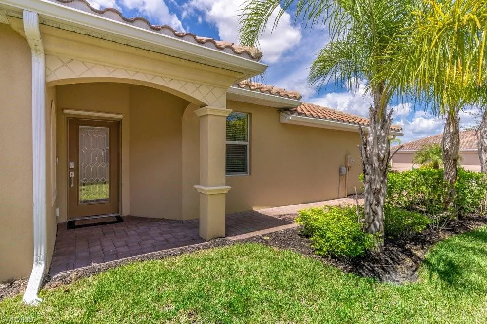 2645 Vine Avenue Naples, FL 34120