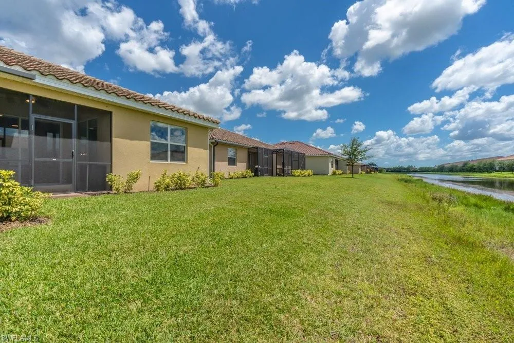 2645 Vine Avenue Naples, FL 34120