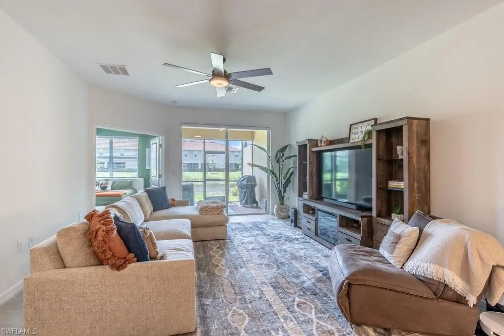 2645 Vine Avenue Naples, FL 34120