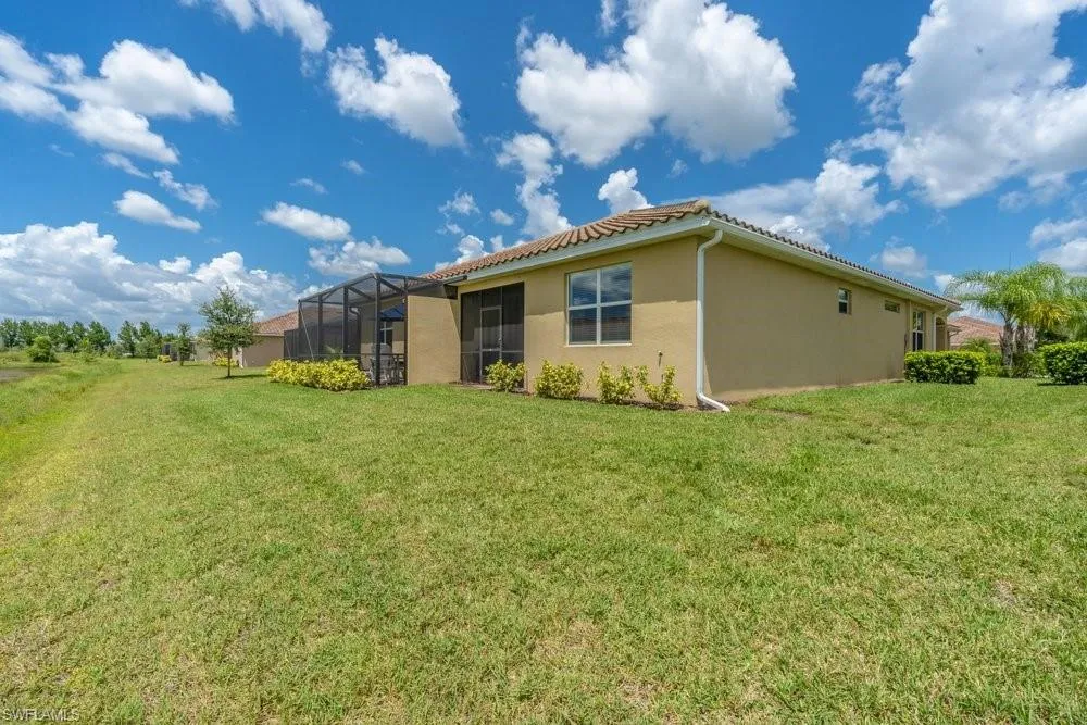 2645 Vine Avenue Naples, FL 34120