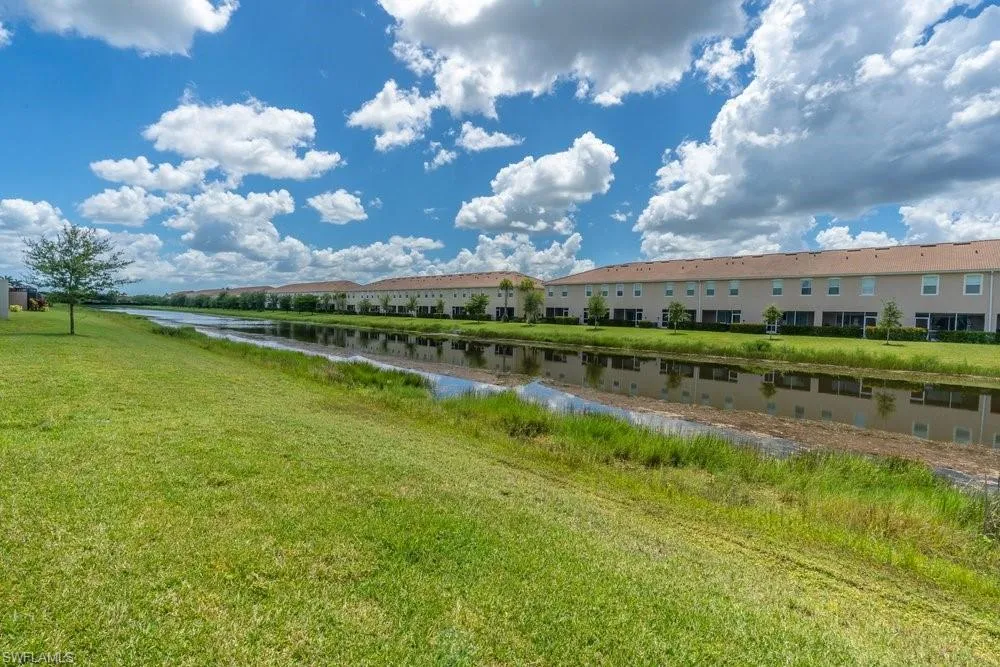 2645 Vine Avenue Naples, FL 34120