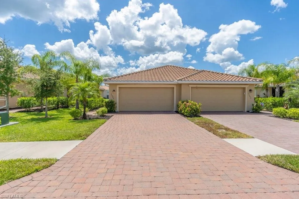 2645 Vine Avenue Naples, FL 34120