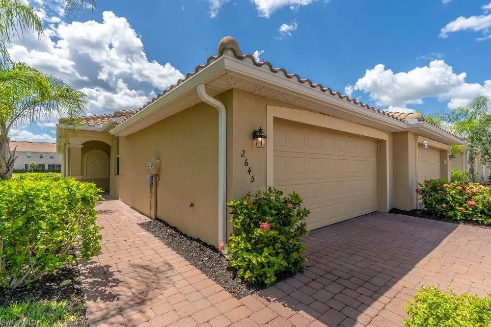 2645 Vine Avenue Naples, FL 34120