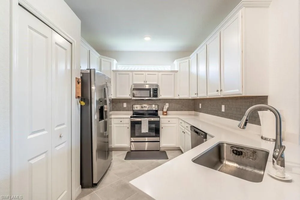 2645 Vine Avenue Naples, FL 34120