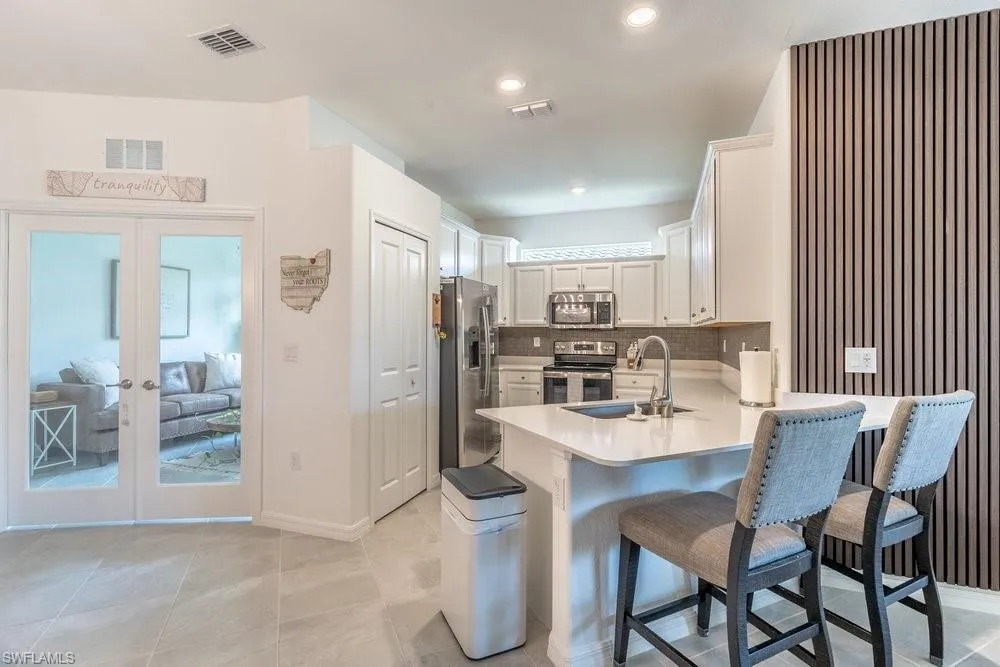 2645 Vine Avenue Naples, FL 34120