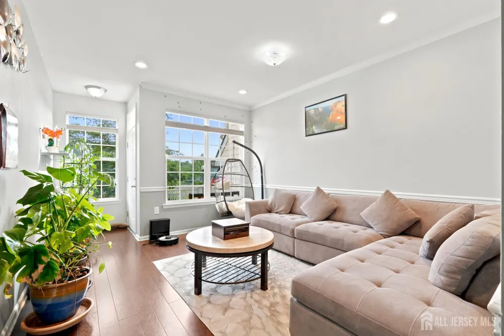 23 Morris Lane Cranbury, NJ 08512