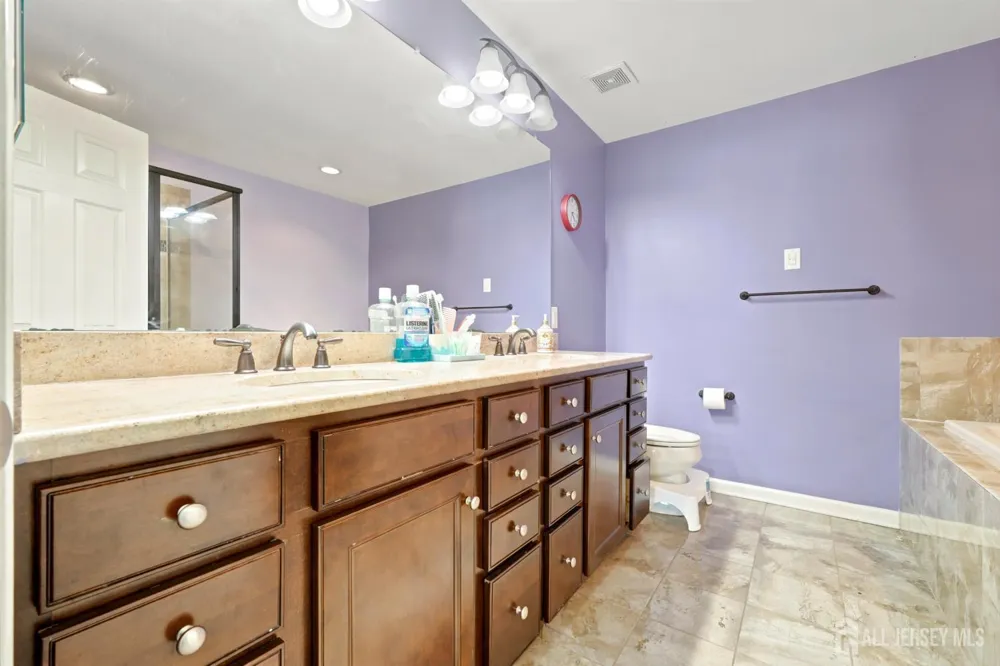 23 Morris Lane Cranbury, NJ 08512