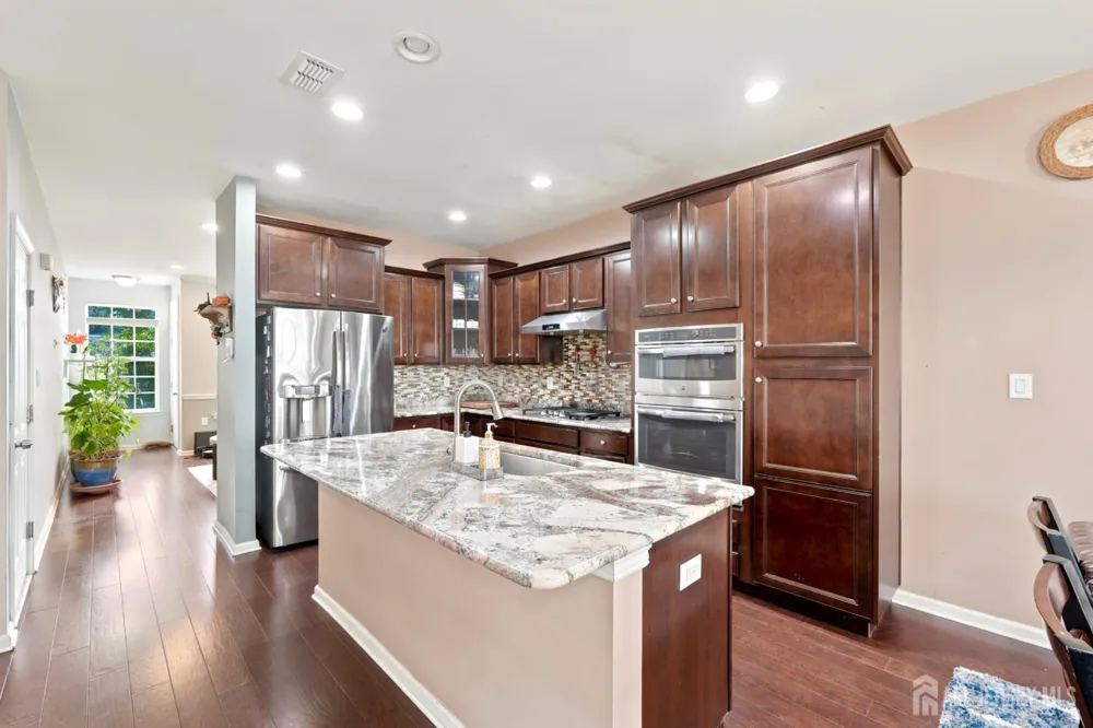 23 Morris Lane Cranbury, NJ 08512