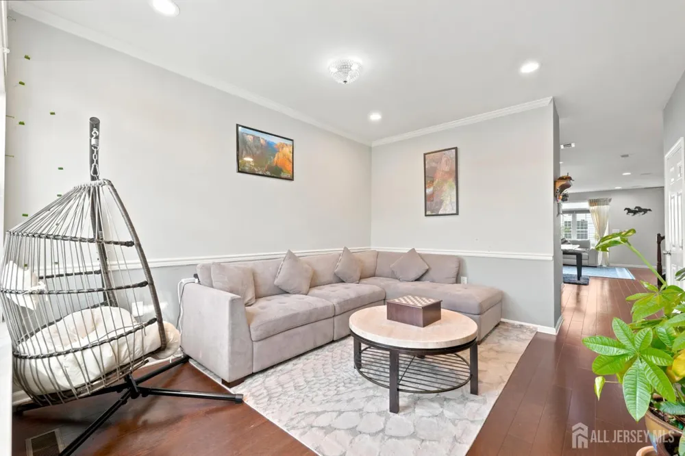 23 Morris Lane Cranbury, NJ 08512
