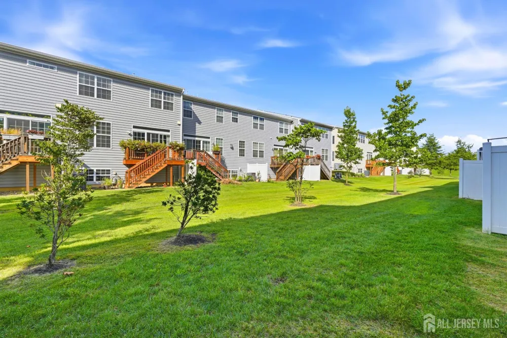 23 Morris Lane Cranbury, NJ 08512