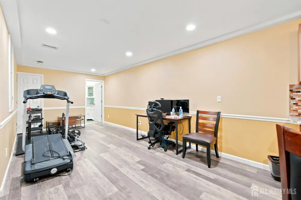 23 Morris Lane Cranbury, NJ 08512