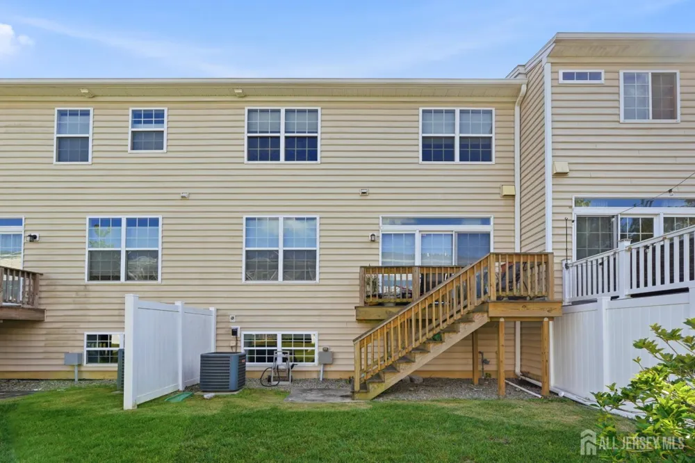 23 Morris Lane Cranbury, NJ 08512
