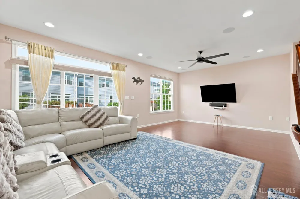 23 Morris Lane Cranbury, NJ 08512