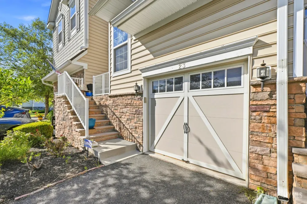 23 Morris Lane Cranbury, NJ 08512
