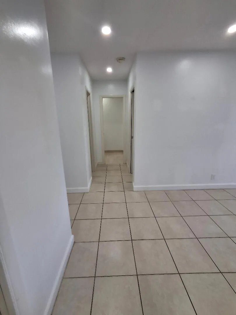 1250 E SAMPLE ROAD #303 Pompano Beach, FL 33064