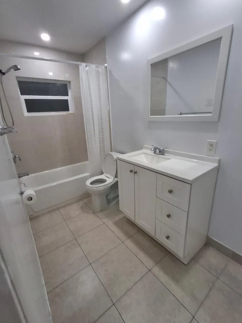 1250 E SAMPLE ROAD #303 Pompano Beach, FL 33064